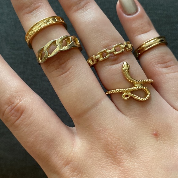 Set of gold rings multiple sizes - Picture 2 of 2